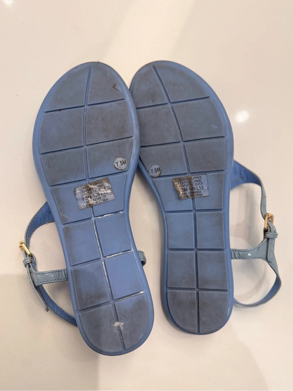 Tory Burch RARE Patent Leather Thong Sandals Blue Gold Logo Flat Sandals‎ 7.5M